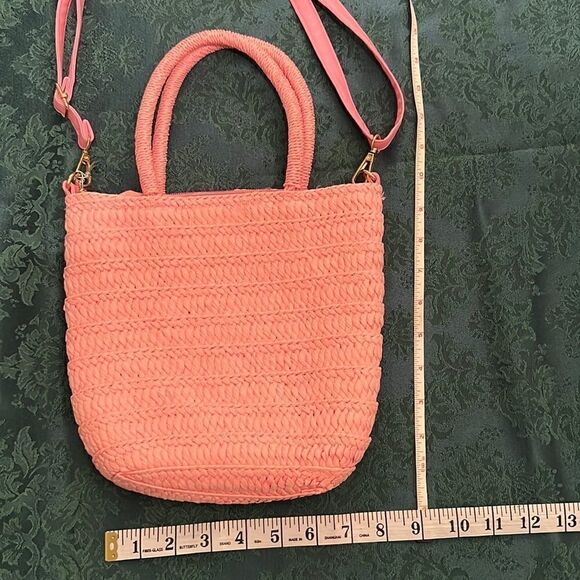 Crossi NWT pink woven straw handbag with handles and removable crossbody strap - Picture 4 of 12